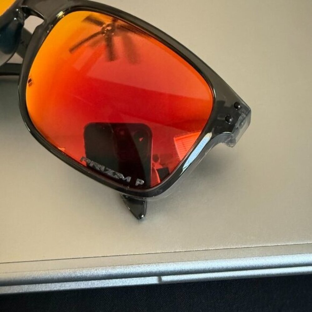 OO9102 Oakley Holbrook Smoke Gray Frame Prizm Polarized Red Reflective Lenses - Picture 4 of 7